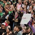 Au Mexique, des milliers de femmes descendent dans la rue après des accusations de viols contre des policiers
