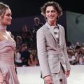 Le baiser "slurp" de Timothée Chalamet et Lily-Rose Depp devient un mème