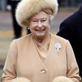 La reine Elizabeth II renonce (en partie) à la fourrure animale