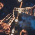 Faut-il boire un verre d’eau entre chaque verre d’alcool pour éviter la gueule de bois ?