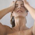 Pourquoi vous ne devriez pas nettoyer votre visage sous la douche