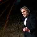Le bouleversant hommage de Joaquin Phoenix à son frère River sur la scène des Oscars