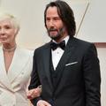 L'arrivée remarquée de Keanu Reeves au bras de sa mère sur le tapis rouge des Oscars