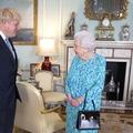 Pas de visio-conférence malgré le coronavirus : l'entretien vintage d'Elizabeth II et Boris Johnson