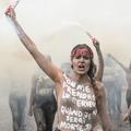 Journée des droits des femmes : l’opération des Femen pour décontaminer Paris du "Patriarcavirus"