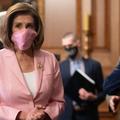 Nancy Pelosi, la démocrate qui s'oppose à Donald Trump tout en masques colorés