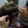 Entre mesures sanitaires et carnets de rendez-vous pleins, les coiffeurs prêts à reprendre les ciseaux