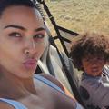 "Elle me laisse tout seul et m'achète des trucs" : Kim Kardashian vue par Saint, son fils de 4 ans