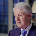 Des clichés de Bill Clinton, massé par une victime présumée de Jeffrey Esptein, refont surface