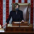 Nancy Pelosi ressort sa petite robe noire "spéciale impeachment" contre Donald Trump
