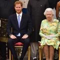 La pacificatrice : Elizabeth II s'apprête à parler au prince Harry