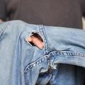 Comment repriser un jean troué aux fesses ?