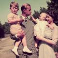 En photos : le prince Philip avec ses enfants, un père très autoritaire mais très admiré