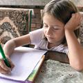 Faut-il faire faire des devoirs de vacances à ses enfants pendant l’été ?
