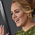 Partitions indomptables, fous rires et ratés : Adele dévoile le bêtisier de son clip "Easy On Me"