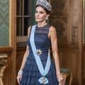 Letizia d’Espagne dans une robe de bal H&M : le clin d'œil local lors d'une visite au roi de Suède