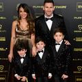 Des paillettes dans leur vie : Lionel Messi et ses trois fils, assortis sur le tapis rouge du Ballon d'or
