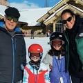 Doudounes, skis et combis : les photos de Bruce Willis, en famille à la montagne