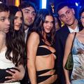 Kendall Jenner et la polémique sur sa robe découpée, jugée "inappropriée" pour un mariage