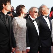 Charlotte Gainsbourg en minirobe : une effrontée sur les marches de Cannes