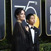 Angelina Jolie a foulé le tapis rouge des Golden Globes avec son fils