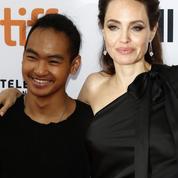Angelina Jolie s'envole en Corée faire un tour des universités avec son fils Maddox