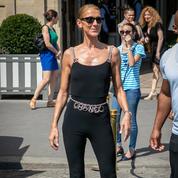 Céline Dion ose un look caniculaire en plein Paris