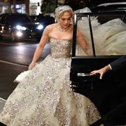 Jennifer Lopez fait sensation dans une spectaculaire robe de mariée Zuhair Murad
