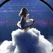Céline Dion fait (encore) sensation dans une spectaculaire robe en tulle