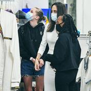 Angelina Jolie s'offre une sortie shopping avec ses filles Shiloh et Zahara (et elles ont bien grandi)