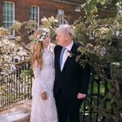 Robe de location et pieds nus : le mariage à l'anglaise de Carrie Symonds avec Boris Johnson