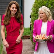 Mais que font Kate Middleton et Jill Biden avec un bol de carottes?