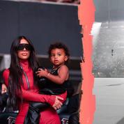 Séparés mais assortis : Kim Kardashian et Kanye West coordonnent leurs tenues lors d'une soirée à Atlanta