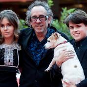 La rare apparition des enfants (et du chien) de Tim Burton au Festival du film de Rome