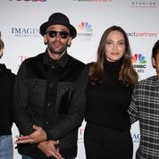 Angelina Jolie et ses enfants Pax et Shiloh accompagnent l'artiste français JR à la première de son nouveau documentaire