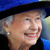 Elizabeth II réapparaît, tout sourire : des images qui rassurent sur son état de santé
