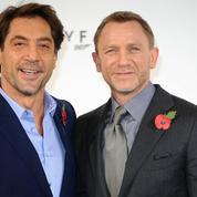 Ce jour où Javier Bardem a surgi du gâteau d'anniversaire de Daniel Craig, déguisé en James Bond girl