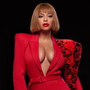 Beyoncé, surprenante en rouge et carré court, lance la collection spéciale Saint-Valentin de sa marque Ivy Park