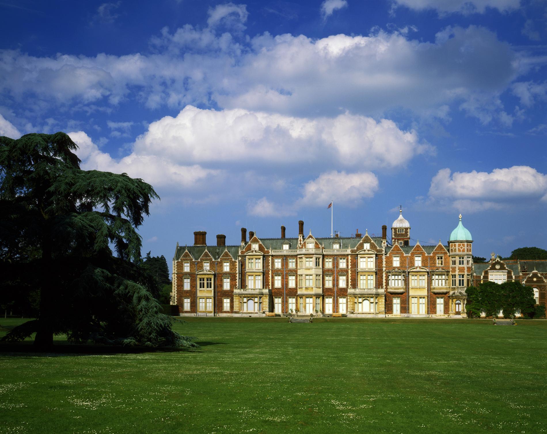 Balmoral Buckingham Frogmore House Dans Les Palais De La Reine Elizabeth Ii Madame Figaro