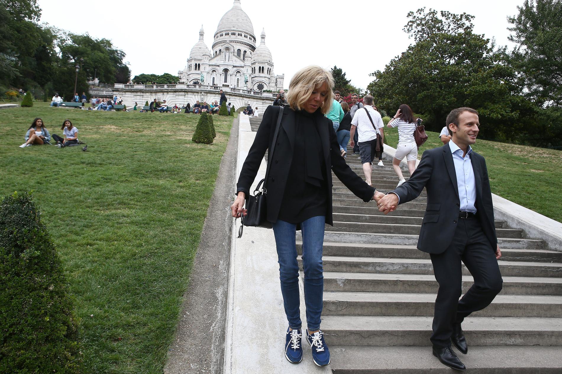 Brigitte Et Emmanuel Macron : 10 Ans De Mariage, De L’ombre à La ...