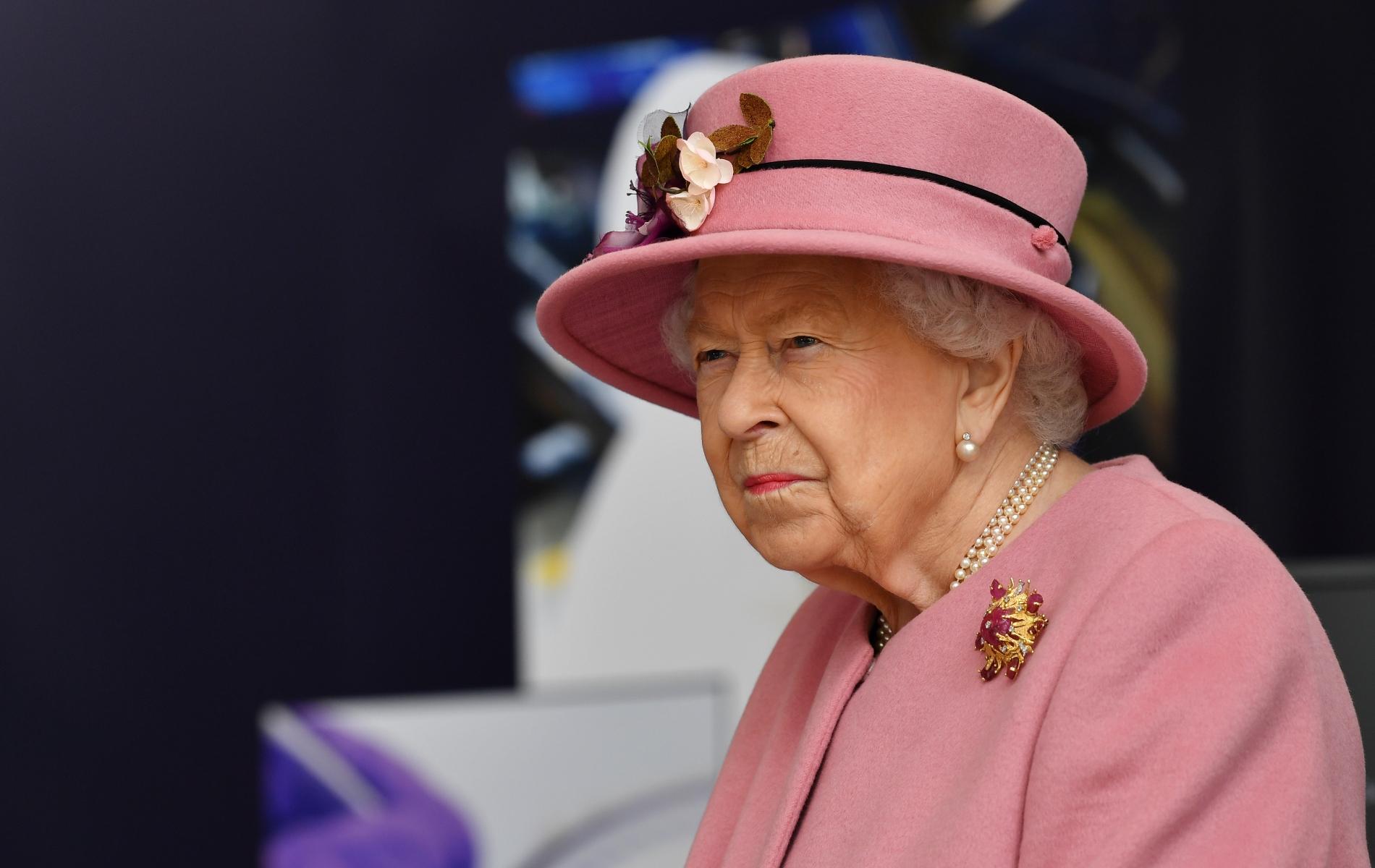 Plus Seule Que Jamais Pour Son Anniversaire La Reine Elizabeth Ii Rend Hommage A Son Defunt Epoux Madame Figaro