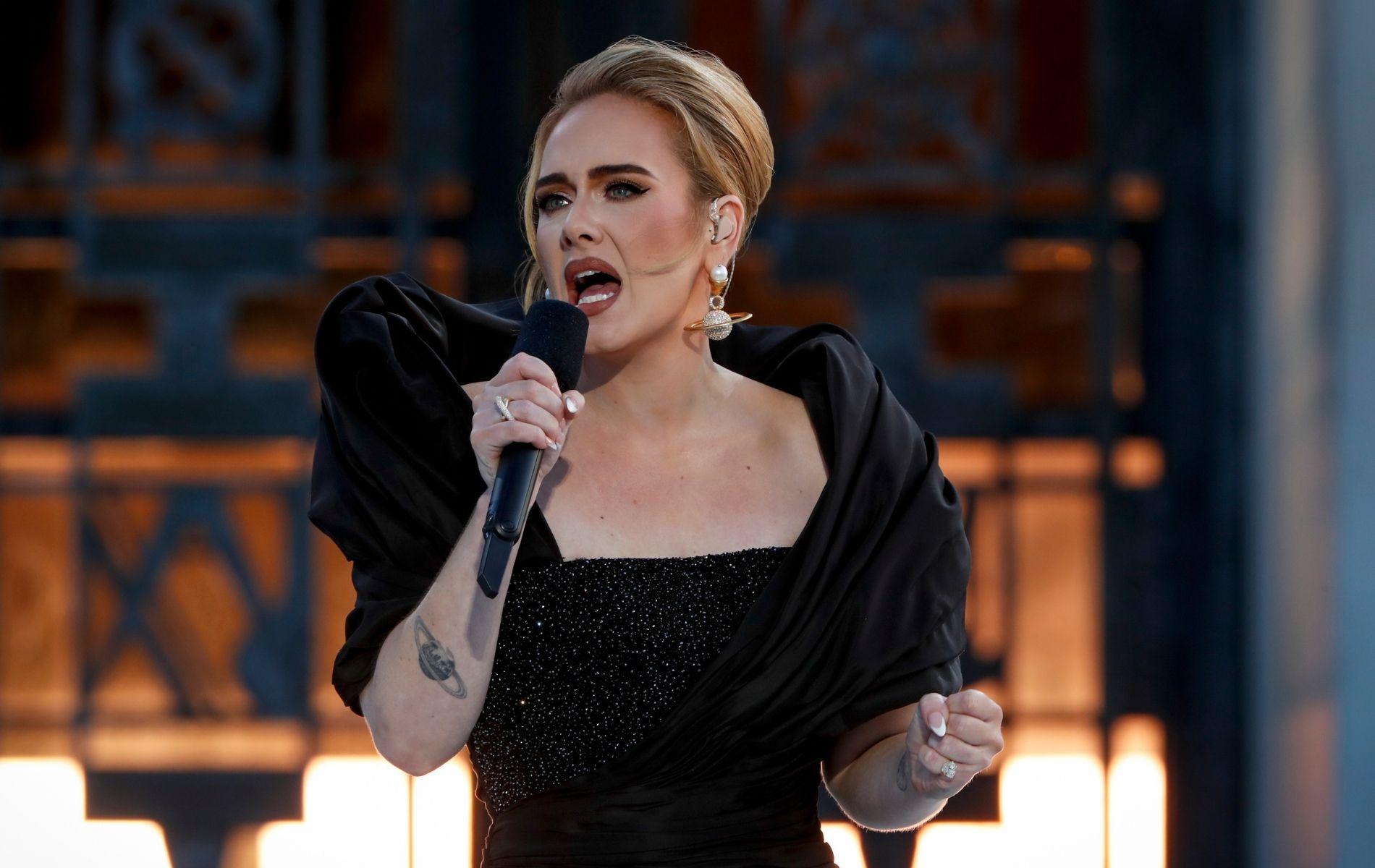 https://i.f1g.fr/media/madame/1900x1900/sites/default/files/img/2022/01/adele-naurait-annule-ses-concerts-a-los-angeles-a-cause-du-covid.jpg