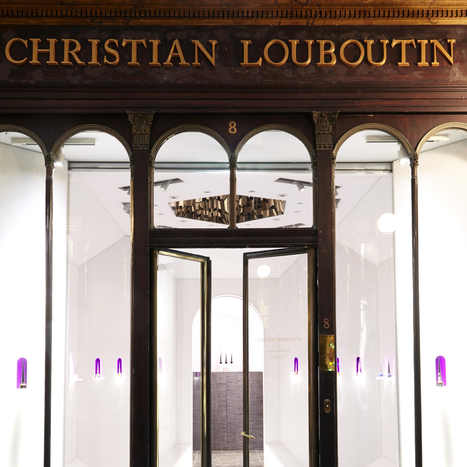 Au cœur de la première boutique beauté Christian Louboutin ...