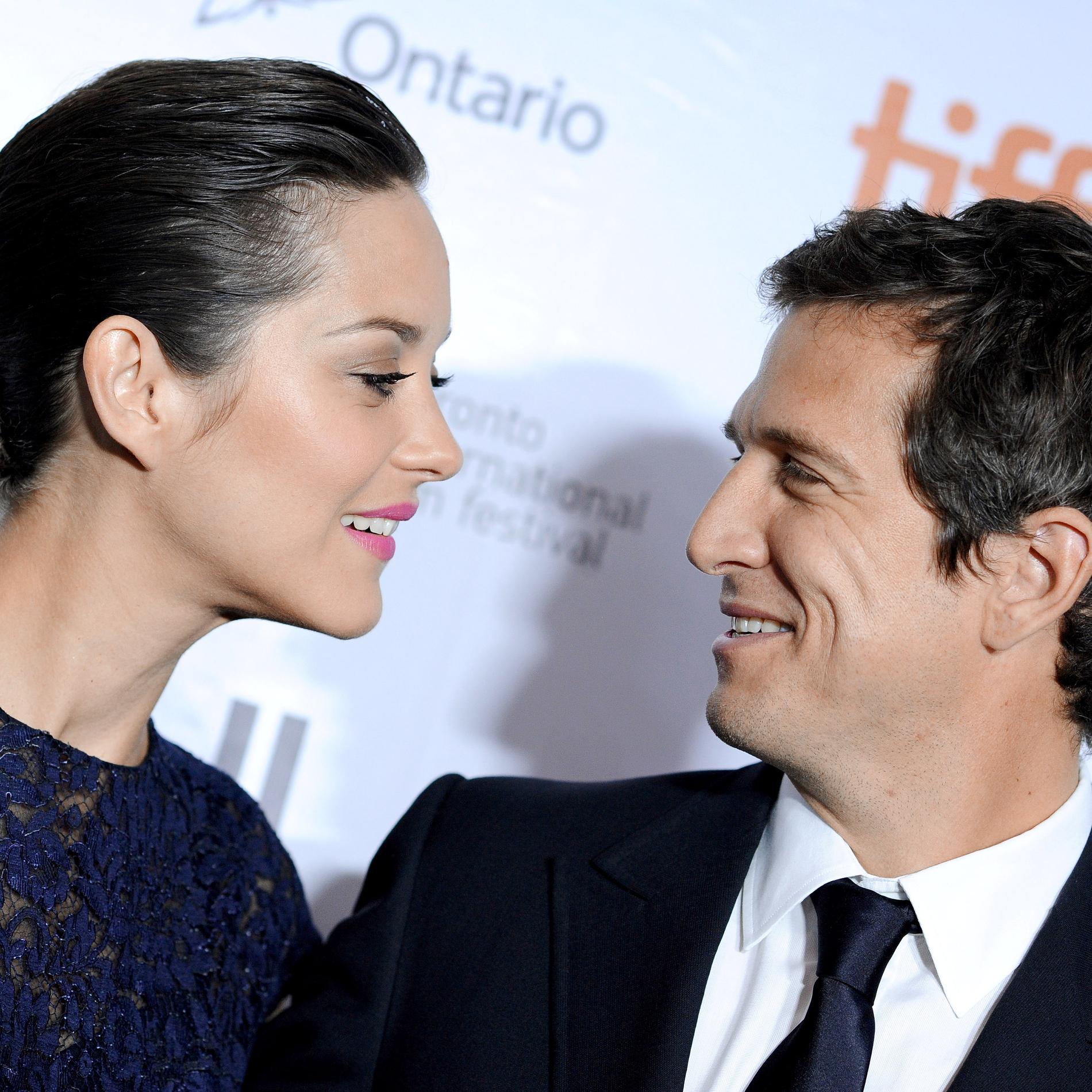 Marion Cotillard Confirme Qu Elle Est Enceinte Et Nie Toute Relation Avec Brad Pitt Madame Figaro