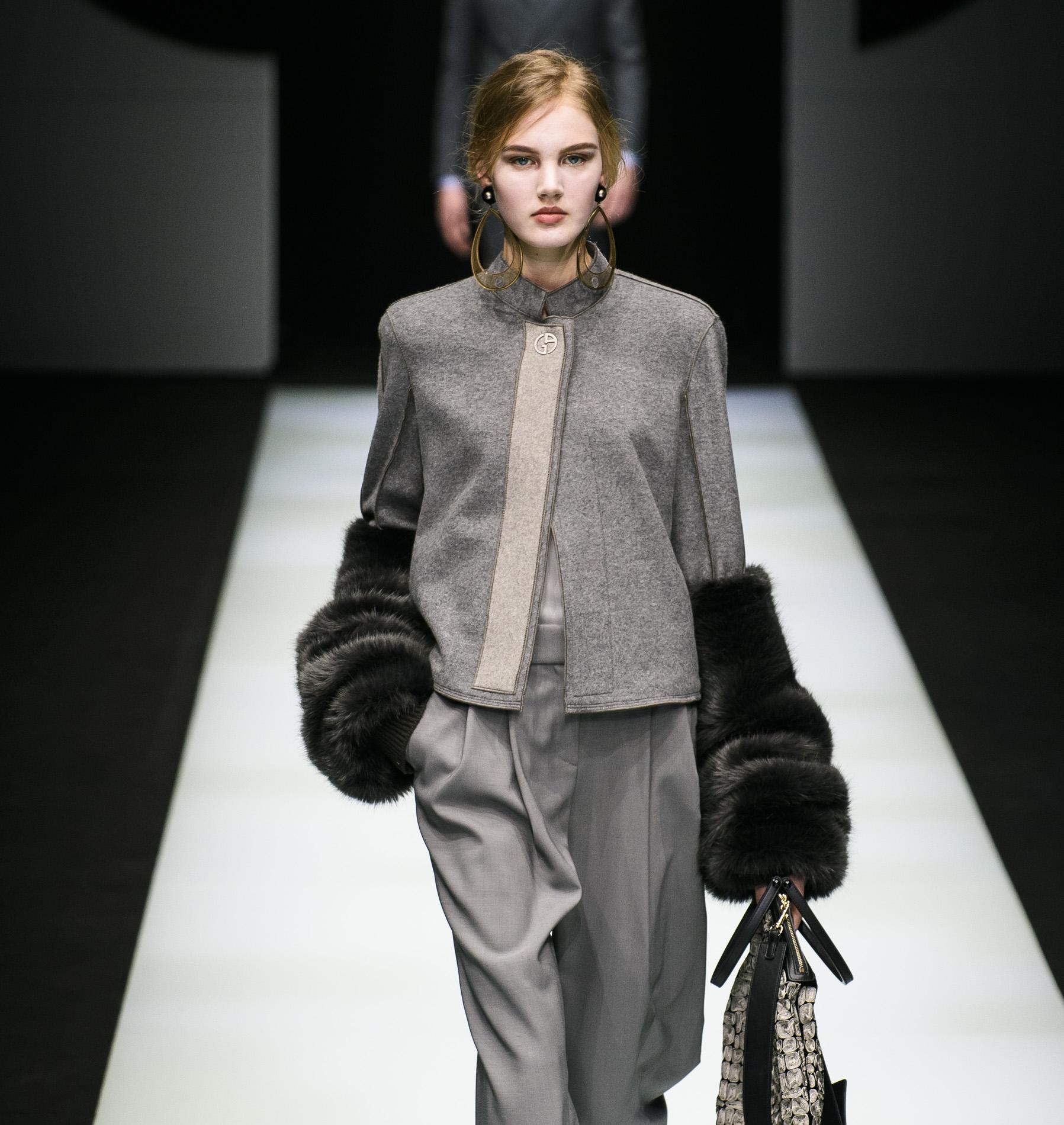 Le costume Giorgio Armani, cet intemporel qui donne confiance aux femmes