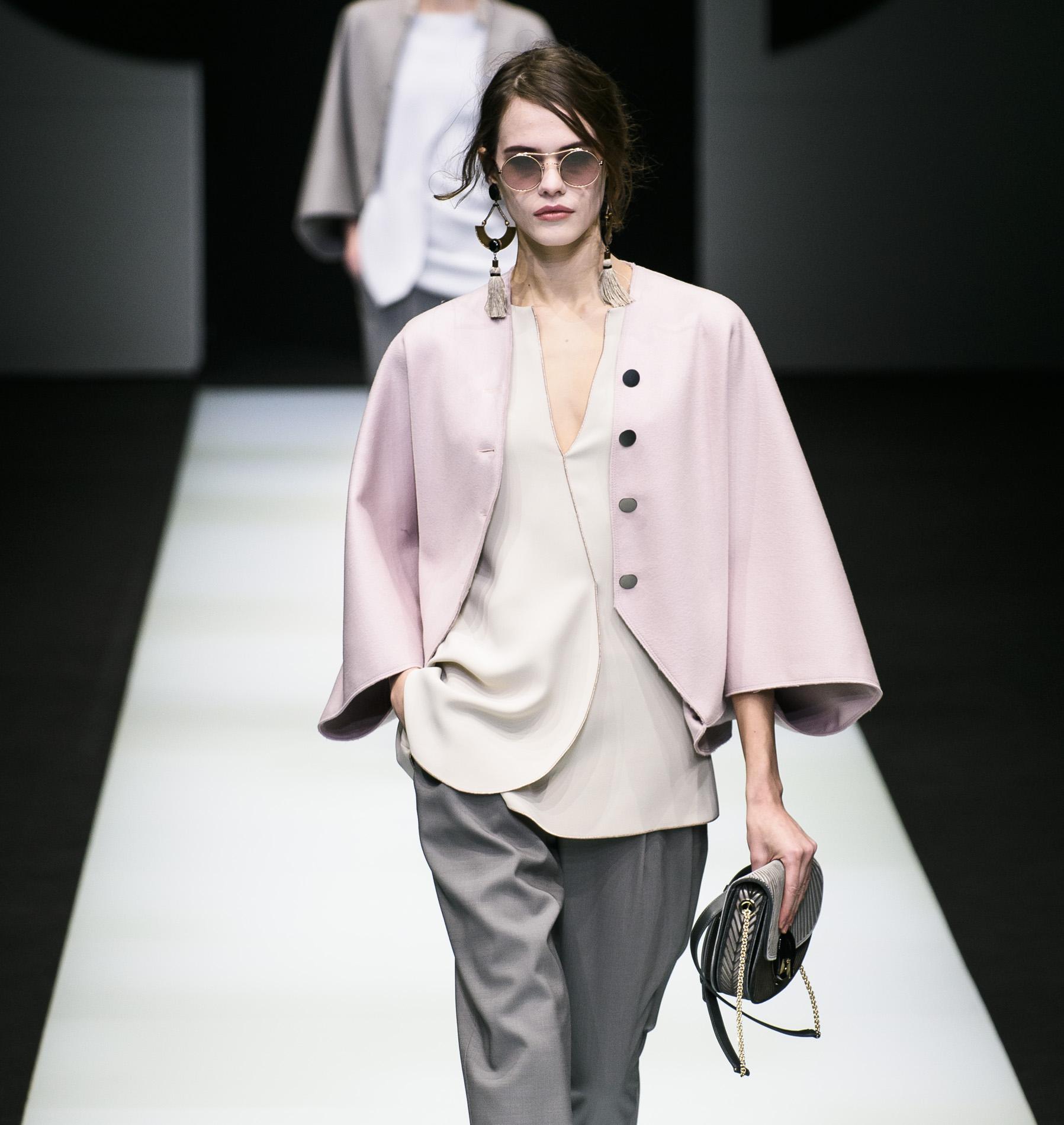 Le costume Giorgio Armani, cet intemporel qui donne confiance aux femmes