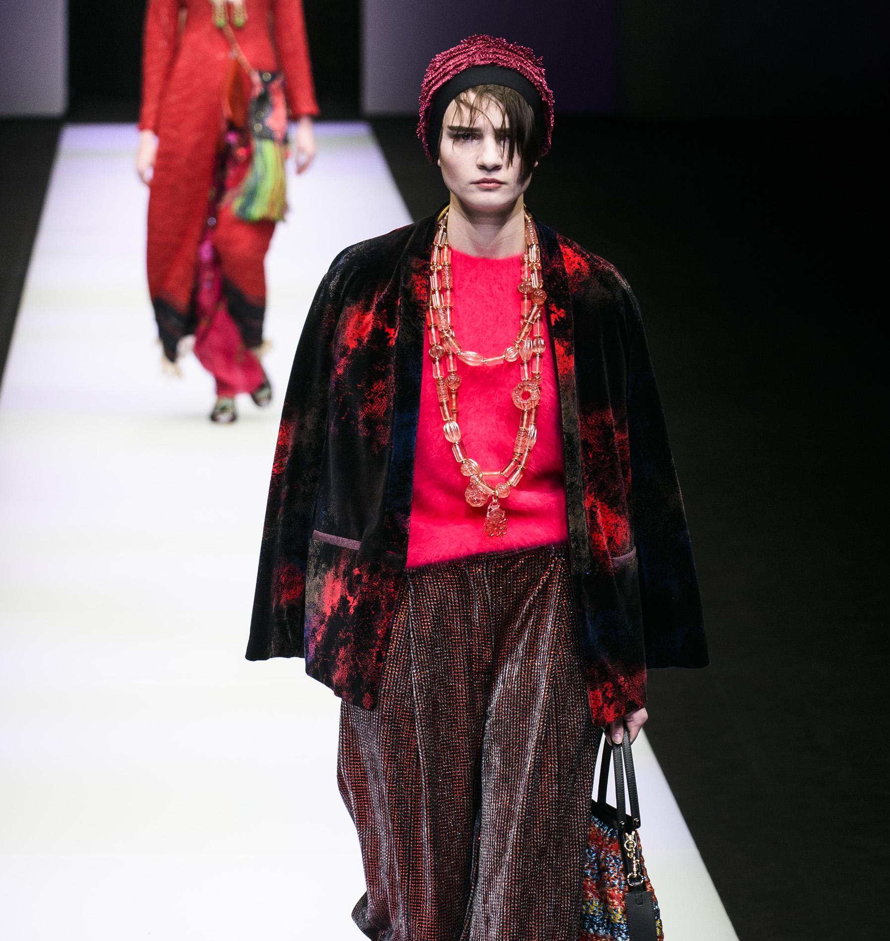 Le costume Giorgio Armani, cet intemporel qui donne confiance aux femmes