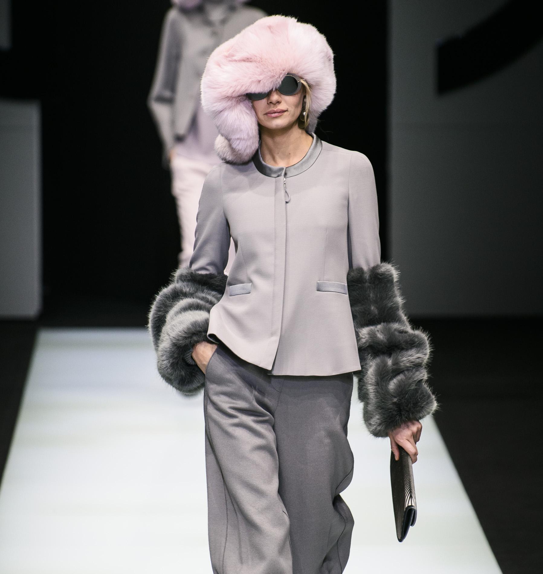 Le costume Giorgio Armani, cet intemporel qui donne confiance aux femmes