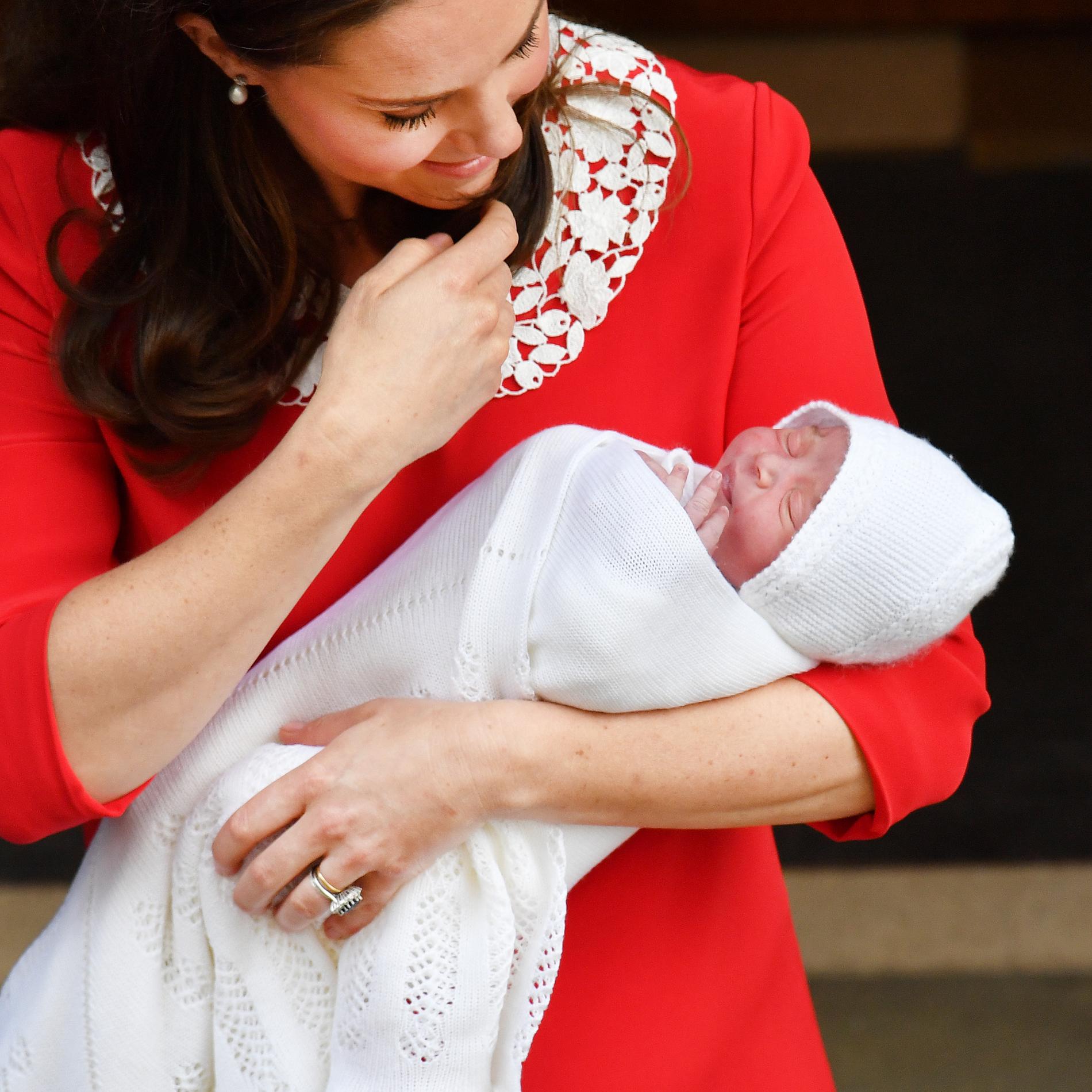 Ce Poupon Royal Est Le Plus Gros Bebe Masculin De La Monarchie Britannique Depuis Cent Ans Madame Figaro