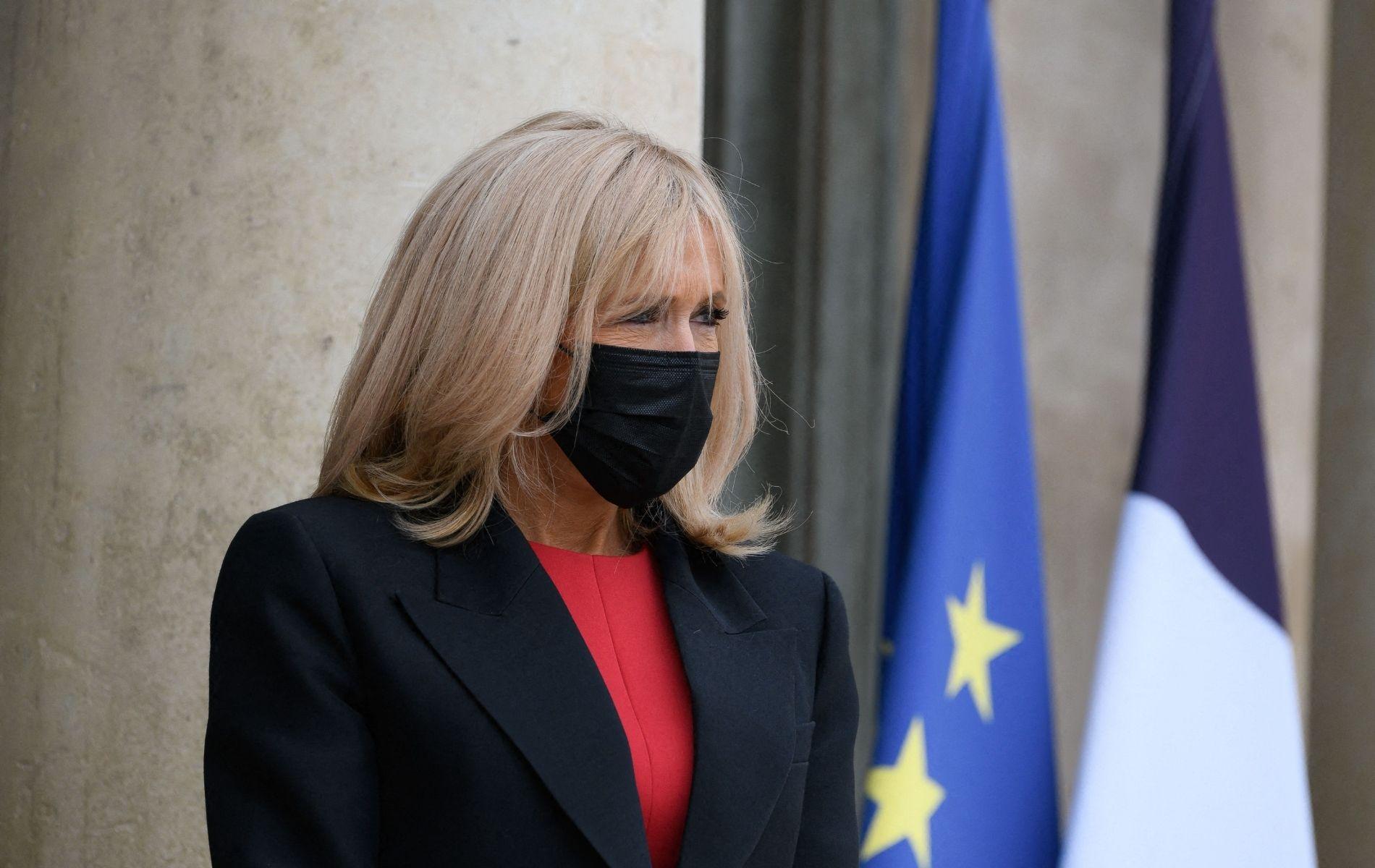 Tous Les Jours Je Pleure Brigitte Macron Lit L Emouvante Lettre D Une Jeune Fille De 16 Ans Madame Figaro